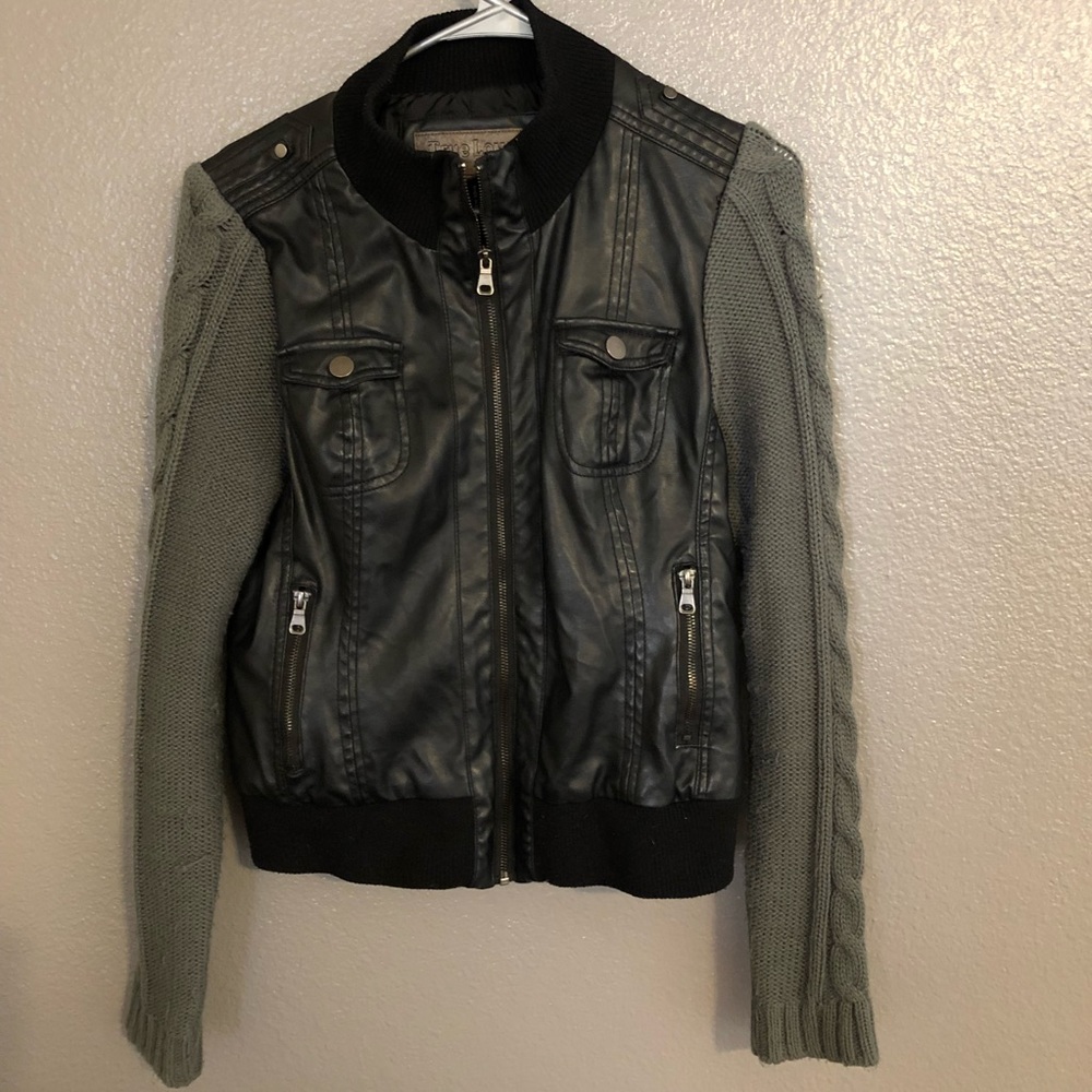 Faux leather jacket with knitted sleeves🌹